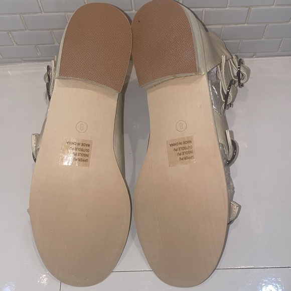 Journee Collection bone faux leather gladiator sandals. Back zip. Size 8.NWT/Box - Picture 5 of 7